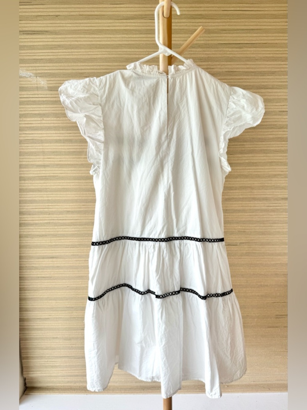 En Saison Aliza Babydoll Mini Dress White Ruffle Tiered M EUC Ruffle Sleeve - Picture 6 of 12